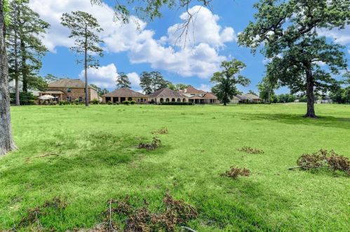 8118 12 Fairway Ln, Humble TX 77346-1716 exterior