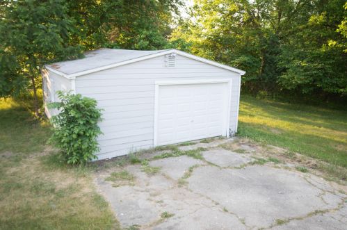 821 Kalamazoo St, Paw Paw MI 49079-1106 exterior