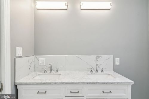 2433 17 St, Philadelphia PA 19121-1604 exterior