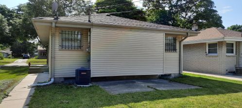 4734 72nd St, Milwaukee, WI 53220-4438