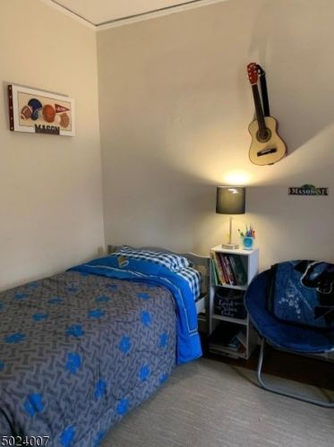 27 Kling St, Town Center NJ 07052-5510 exterior