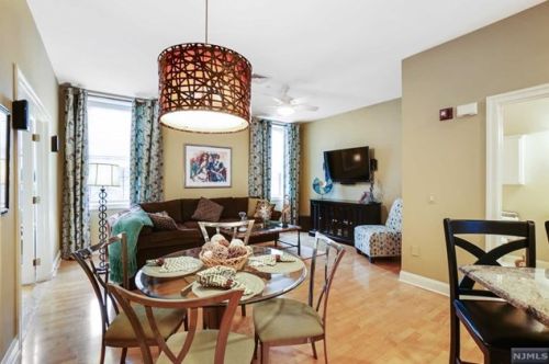 5201 Rio Vis Dr, Mahwah NJ 07430-4510 exterior