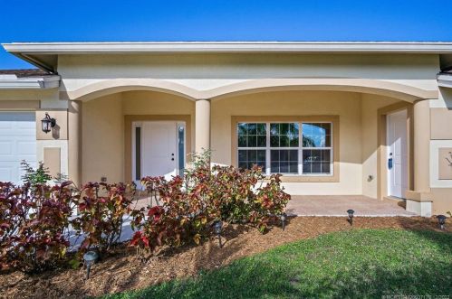 1417 Oriole Ln, Fort Pierce FL  34953-2275 exterior