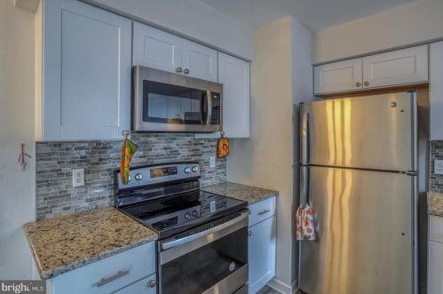 59 Mactavish Ct, New Castle DE 19720-6524 exterior