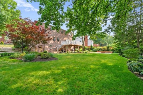 181 Penhurst Dr, Pittsburgh PA 15235-5318 exterior