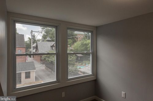 328 Walnut St, Lancaster PA  17602-2404 exterior