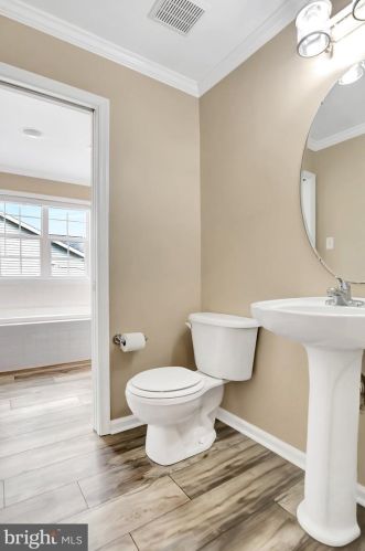 10 Lexington Dr, Hanover PA 17331-8657 exterior