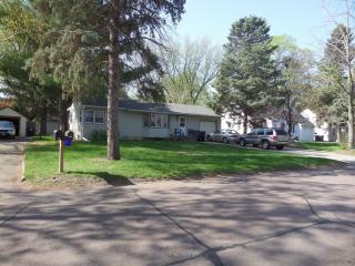 1886 Glenpaul Ave, Saint Paul MN  55112-7904 exterior