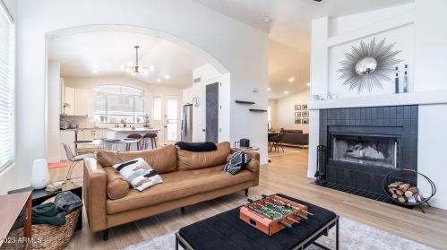 14015 33rd St, Phoenix AZ  85044-8715 exterior