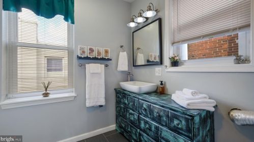 2440 Lawrence St, Philadelphia PA 19120-2807 exterior