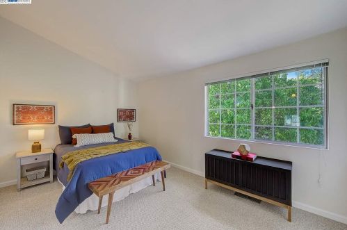 1036 Pinehurst Ct, Concord CA 94521-4532 exterior