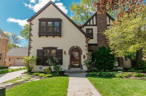 6911 Wisconsin Ave, Milwaukee, WI 53213-3817