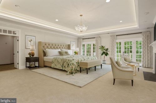 7449 Dulany Dr, Mc Lean VA  22101-2716 exterior