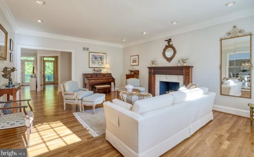 1613 Maddux Ln, Mc Lean VA 22101-3200 exterior