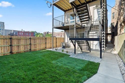 4516 Indiana Ave, Chicago IL 60653-3908 exterior