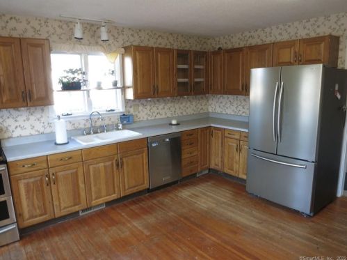 773 Bloomfield Ave, Windsor CT 06095-2812 exterior