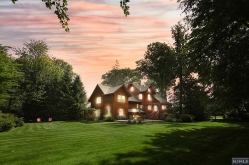 447 Summit Ave, Oradell, NJ 07649-1948