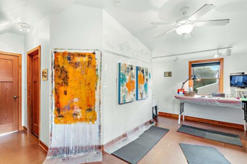 209 Honey Crk Dr, Milwaukee WI 53221-4062 exterior