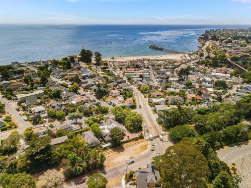 301 Mccormick Ave, Capitola, CA 95010-3700