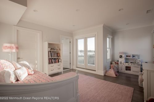 670 Little Silver Point Rd, Little Silver NJ  07739-1737 exterior