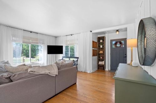 1572 Crestview Dr, Pittsburgh PA 15237-1507 exterior