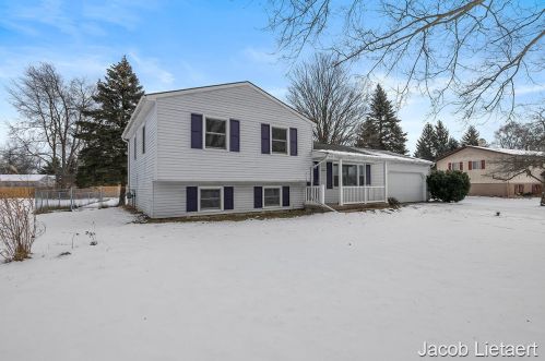 18090 Shamrock Blvd, Big Rapids, MI 49307-9724