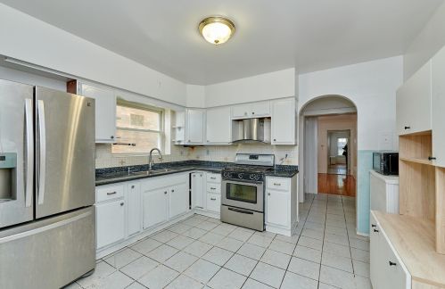 6635 Campbell Ave, Chicago IL 60645-5018 exterior