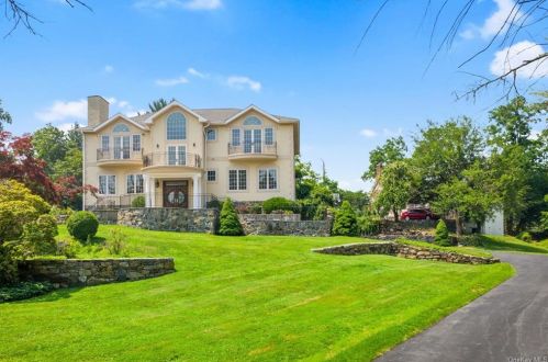 100 Whippoorwill Rd, Armonk NY  10504-1463 exterior