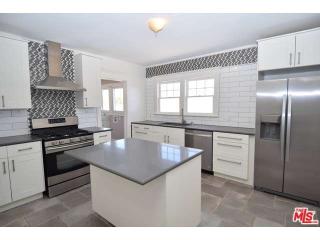 1083 Rimpau Blvd, Los Angeles CA  90019-1810 exterior