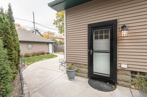 2905 Hackett Ave, Milwaukee WI 53211-3442 exterior