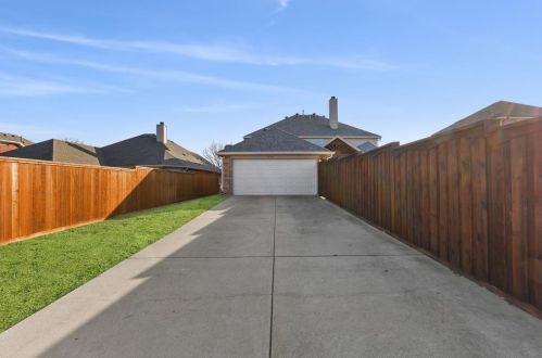 13338 4 Willows Dr, Frisco TX 75035-0043 exterior