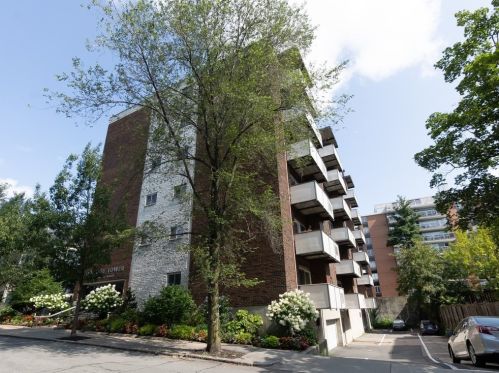 20 Stearns Rd, Brookline MA  02446-5145 exterior