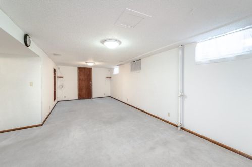 2093 Emerald Ln, Saint Paul MN 55122-2810 exterior