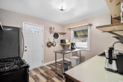 705 Geyer Ave, Mishawaka IN 46544-4334 exterior