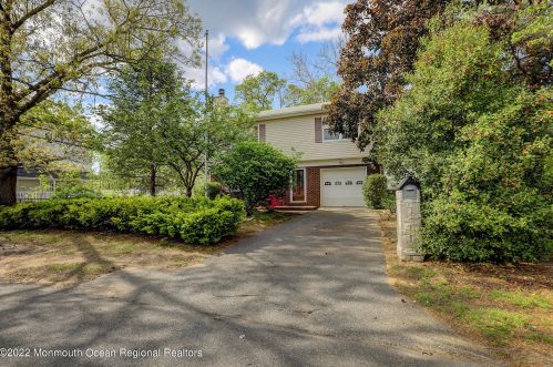 38 Farless Ave, Old Bridge, NJ 08857-1259