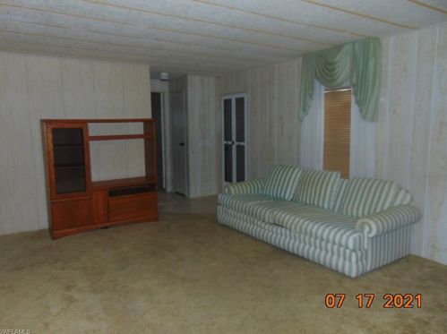 423 Cape Florida Way, Naples, FL 34104-4108