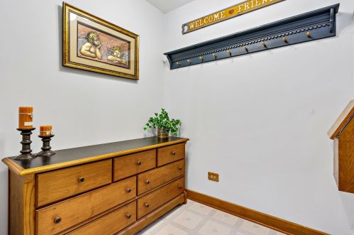 3807 Oketo Ave, Chicago, IL 60634-3412