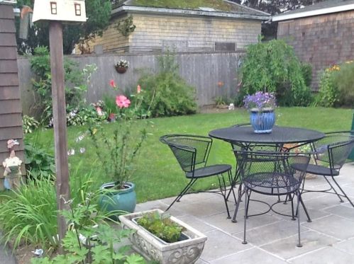 135 Gibbs Ave, Middletown RI 02840-2258 exterior