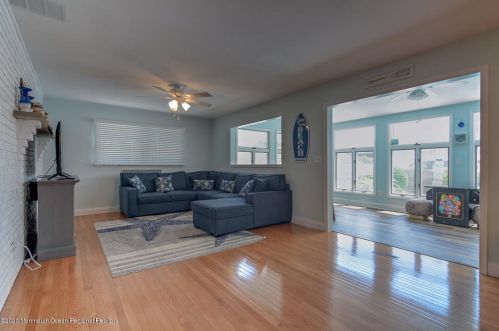 208 New York Ave, Point Pleasant Beach NJ 08742-3337 exterior