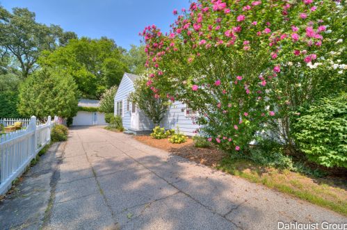 806 Moulton Ave, Meskegon MI 49445-2921 exterior