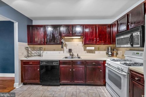 11 Revere Ct, Trenton NJ 08628-3610 exterior