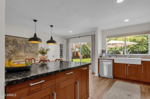 6704 11th St, Phoenix AZ  85014-1028 exterior