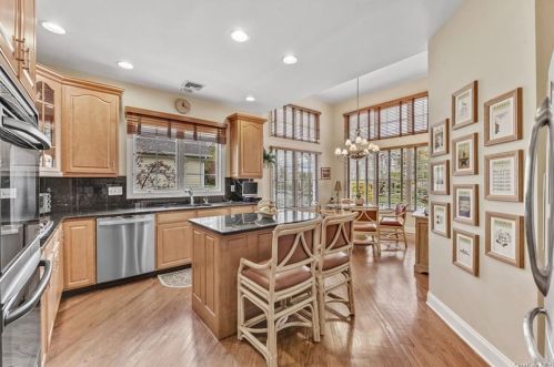 19 Caruso Pl, Armonk NY 10504-1366 exterior