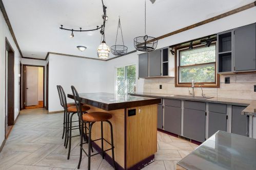 4090 Whitehall Rd, Meskegon MI 49445-1358 exterior