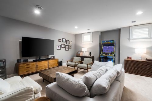 835 Gln Ave, Milwaukee WI 53217-5216 exterior