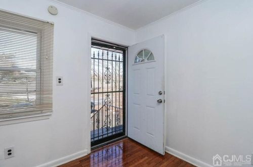 96 Wood Ave, Iselin NJ  08830-1526 exterior