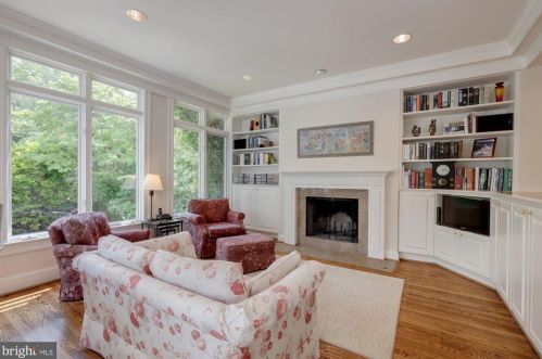 3928 Livingston St, Washington DC 20015-2921 exterior