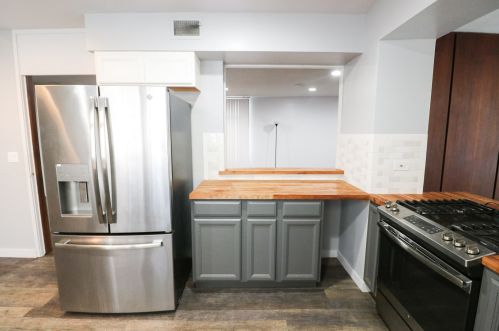 6500 Eberhart Ave, Chicago IL 60637-3206 exterior