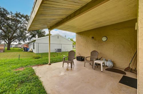 357 Eastport Cir, Fort Pierce FL 34953-7125 exterior