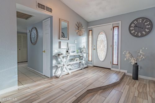 18642 7th Dr, Phoenix, AZ 85027-5507